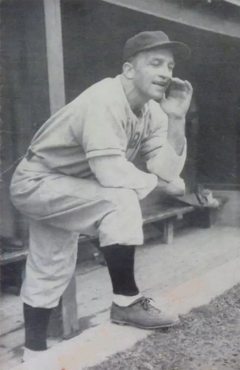ppcarpentier's tweet photo. Roland Gladu, gérant des Athlétiques de Sherbrooke en 1950. https://t.co/5jYOYIsKiy