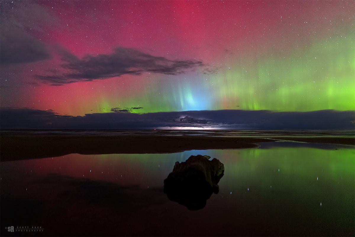 Last night, the northern lights danced across the sky, creating stunning reflections on Lake Huron near the Bruce Peninsula while a lightning storm electrified the colours of the aurora!
#northernlights #aurora #onwx #onstorm