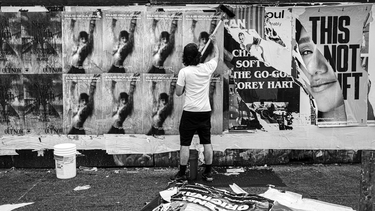 bobcooley's tweet photo. Moving Pictures
#FujiX100V
1/1000th@ƒ/2-ISO320
#wheatpaste #EllieGoulding #composition #abstract #framing #collage #candid #documentary #photojournalism #streetphotography #blackandwhite #Fujifilm #FujifimAcros #Acros #grain #darkroom #bobcooley #GreenwichVillage #WestVillage https://t.co/TPE5BpZx8B