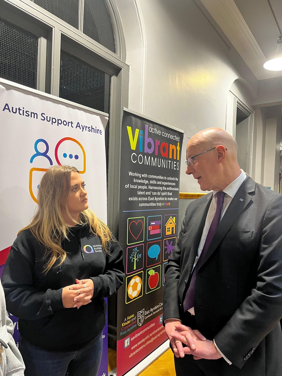 ScotGovFM's tweet image. Visiting @CentrestageMT for #ChallengePovertyWeek, First Minister @JohnSwinney announced @scotgov funding for local projects supporting families with a range of issues, including:

❤️accessing health services
💷managing finances
🧑‍💼working more flexibly

➡️ gov.scot/news/driving-t…