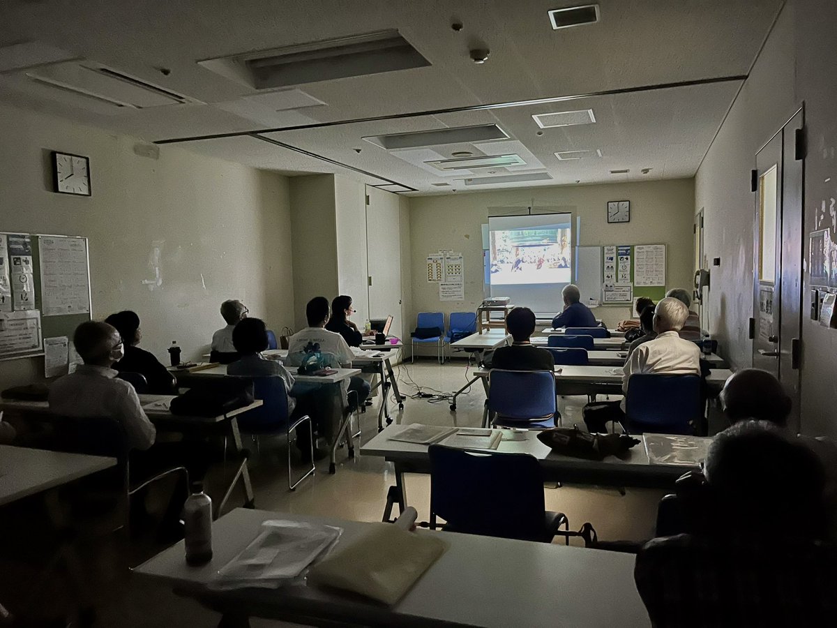 daitosharaku's tweet photo. 本日は秋の展示会出品作品の講評でした。
今回も会員の力作揃いです！
今年入会された新会員の作品も新風を吹き込んでくれています。

是非秋の展示会にお越しください。
10/22〜10/27
住道駅直結アクロスにて実施です。
#だいとう写楽
#展示会　#アクロス　#大東市 https://t.co/3WgLAFV6vV