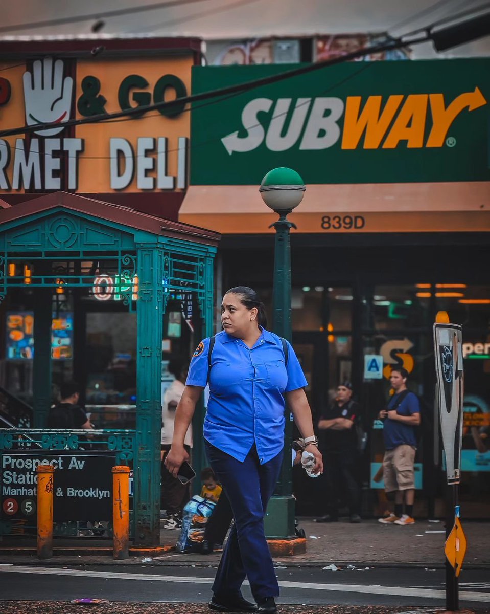 fromTheBronx's tweet photo. Prospect Avenue. The Bronx, USA. PHOTO: @rizzobchillin
.
.
.
#regram #thebronx #bronx #fromthebronx #fromthebronxtotheworld #thebronxdoesitbetter #iamthebronx #wearethebronx #thebronxnyc #thebronxusa #nyctourism #whatsgoodnyc #prospectave https://t.co/xOWFjO8i1x