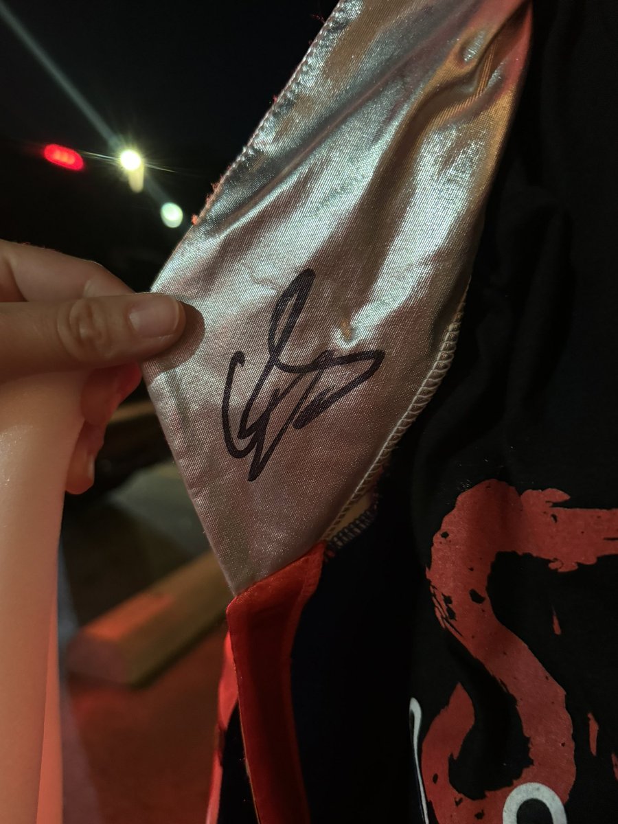 taylorburke__'s tweet photo. Shoutout to @CodyRhodes  for making MY little man’s entire night! He will never forget this! #WWERaw #WWE https://t.co/9bpquDVADb