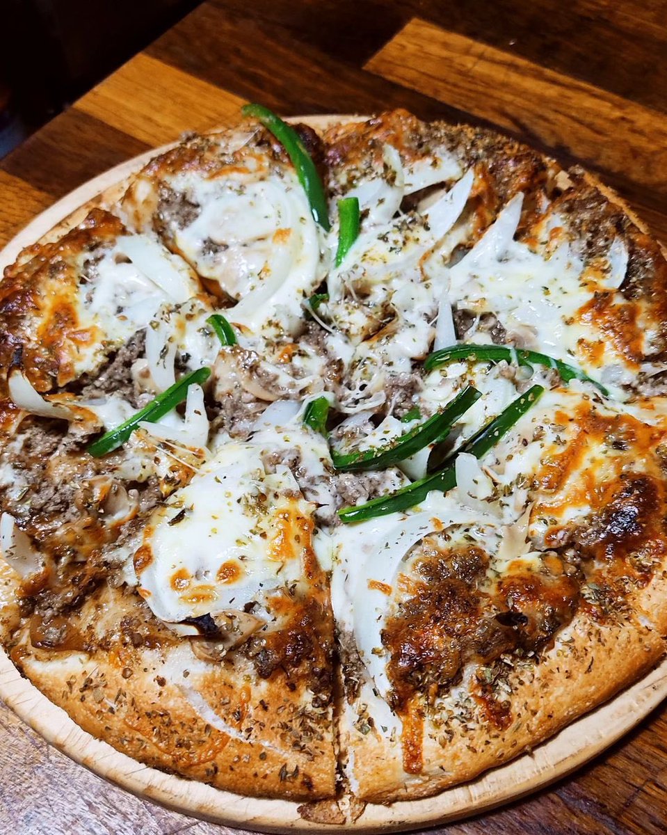 SenawangTV's tweet photo. PIZZA HOMEMADE DI KG AMPANGAN

Memang layan! Mana peminat western nak suasano kg ayuh ke La Strada Pizzaria.
 
Yang best Pizza Homemade adunan sendiri.

✅Pizza Chicken Dukati
✅Pizza Lamb Zarko
✅Beef Steak Mamola

📍La Strada Pizzaria, Kg. Baru Jln Ampangan
⏰5:30 PM - 11:00 PM https://t.co/Aur4Wn1PNV