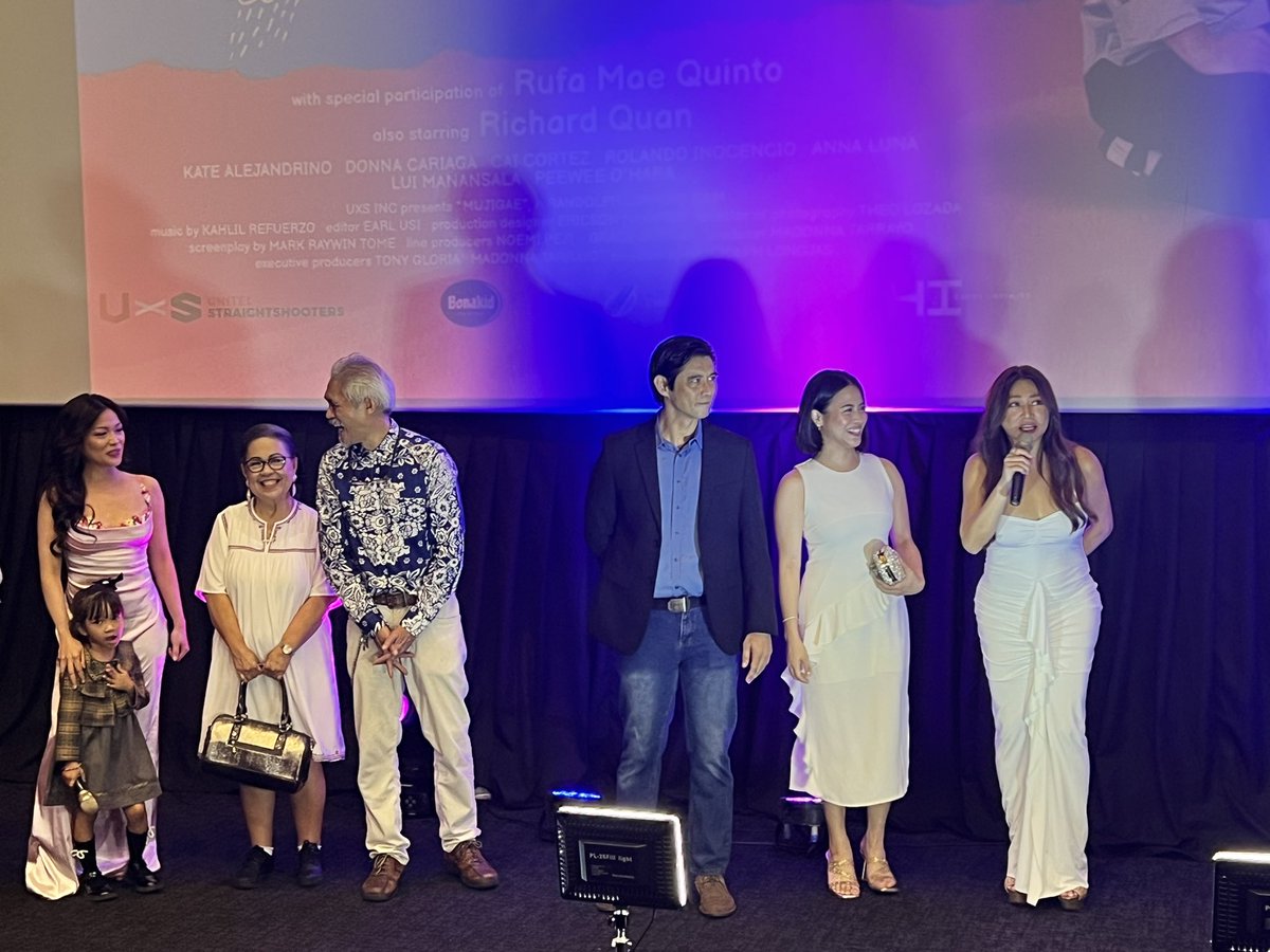 ABSCBNNews's tweet image. NOW: Premiere of movie "Mujigae" top-billed by Alexa Ilacad, Kim Ji Soo, Ryrie Sophia, and Rufa Mae Quinto, among others. | via @mjfelipe