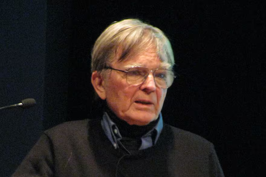 AidaBSanchez's tweet photo. «Todo mi trabajo es básicamente cómico. Eso es lo único que he escrito».
Adiós al #escritor estadounidense #RobertCoover @dangigena1 https://t.co/NaEUtOwc2A https://t.co/NY8BEmcrLL