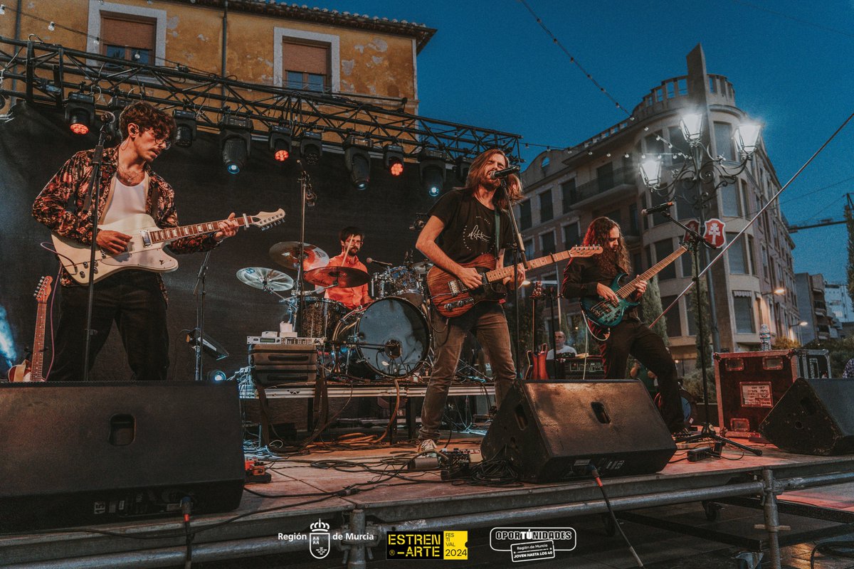 PleyelRock's tweet photo. El pasado sábado estuvimos en Caravaca por el festival Estrenarte! 🔥🔥

Os dejamos por aquí algunas fotos que nos hizo la propia gente del festival.

Seguimos! 💪🏻💪🏻 https://t.co/LCYx1LIY1C