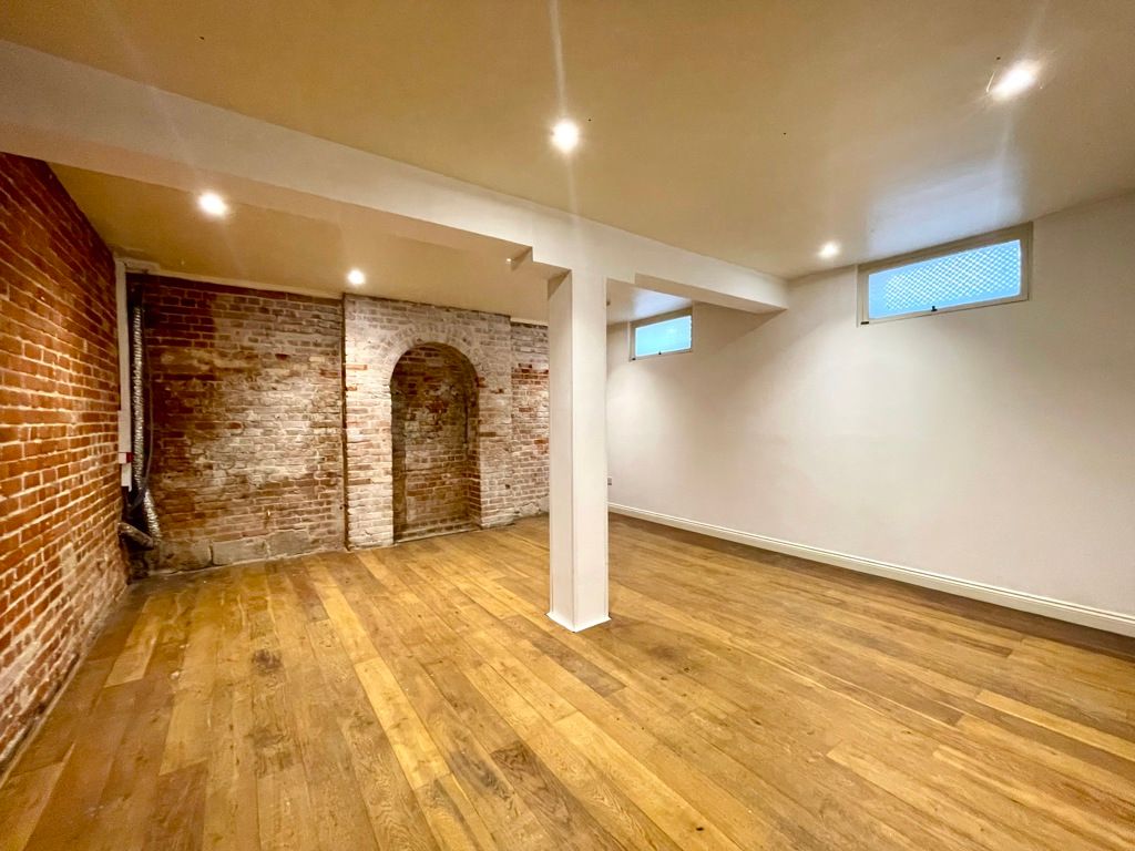 MerrifieldsCS's tweet image. STILL AVAILABLE! 

Discover a unique and charming retail opportunity on Abbeygate Street in the heart of Bury St Edmunds Town Centre. 

💰 To Rent: £25,000 Per Annum 
📍 44 Abbeygate Street, Bury St Edmunds 
📏 Size 942 Sq Ft (87.51 Sq M)