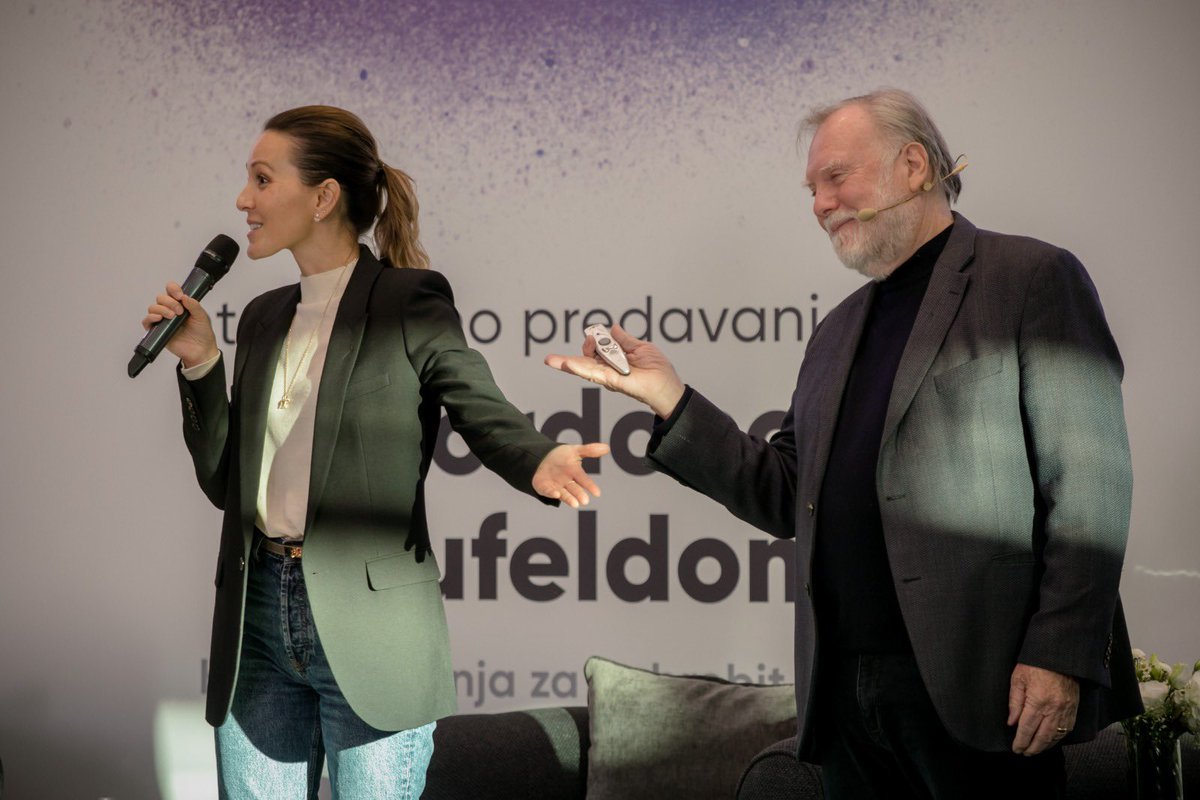 novakfoundation's tweet photo. U Sava Centru je održano interaktivno predavanje sa dr Gordonom Neufeldom, posvećeno stručnjacima i svima koji rade sa decom. Razmatrali smo ključne teme roditeljstva i važnost privrženosti, emocija, igre i odmora u dečijem razvoju. https://t.co/cqhVJTNHd6