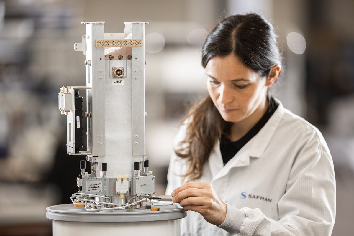 SAFRAN's tweet photo. En charge des activités #spatiales du Groupe, elle développe des équipements de très haute #technologie pour les #agences #spatiales, les #intégrateurs systèmes comme @Thales Alenia Space, @ArianeGroup ou encore @AirbusDefence and @AirbusSpace, mais également pour les acteurs du « New Space » tels que @blueorigin, @SpaceX et @VirginOrbit.