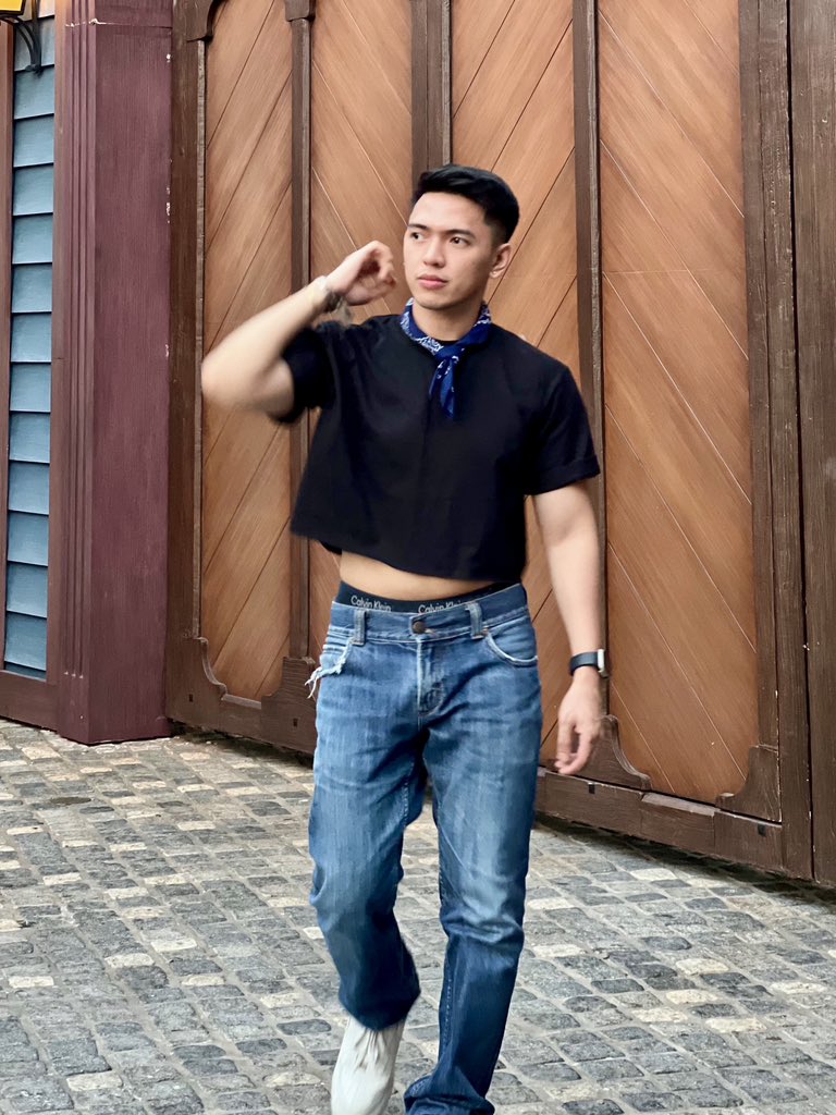 derekingballs's tweet photo. Crop top szn https://t.co/bmdnDpVU20