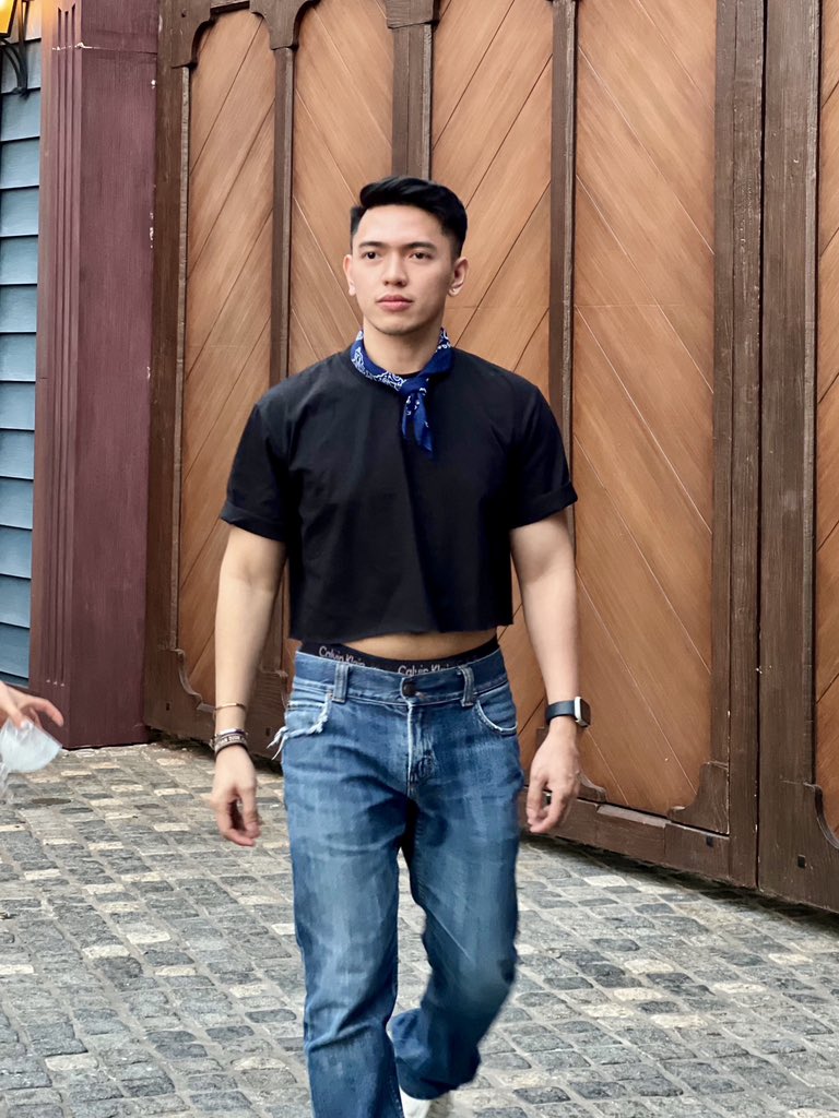 derekingballs's tweet photo. Crop top szn https://t.co/bmdnDpVU20