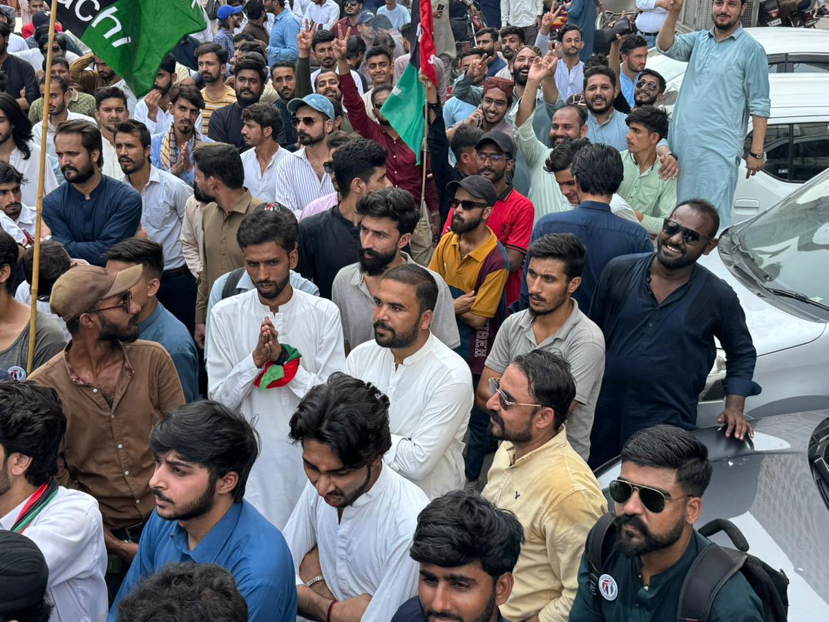 TalalChandio's tweet image. Proud to have joined the movement! Today&apos;s march by #PSF shows a powerful display of student unity, advocating for Constitutional Court &amp;amp; rights.
#StudentsDemandConstitutionalCourts
#ConstitutionalReforms