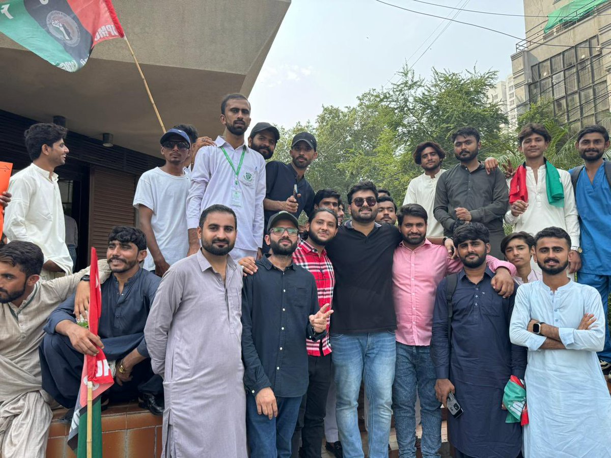 TalalChandio's tweet image. Proud to have joined the movement! Today&apos;s march by #PSF shows a powerful display of student unity, advocating for Constitutional Court &amp;amp; rights.
#StudentsDemandConstitutionalCourts
#ConstitutionalReforms