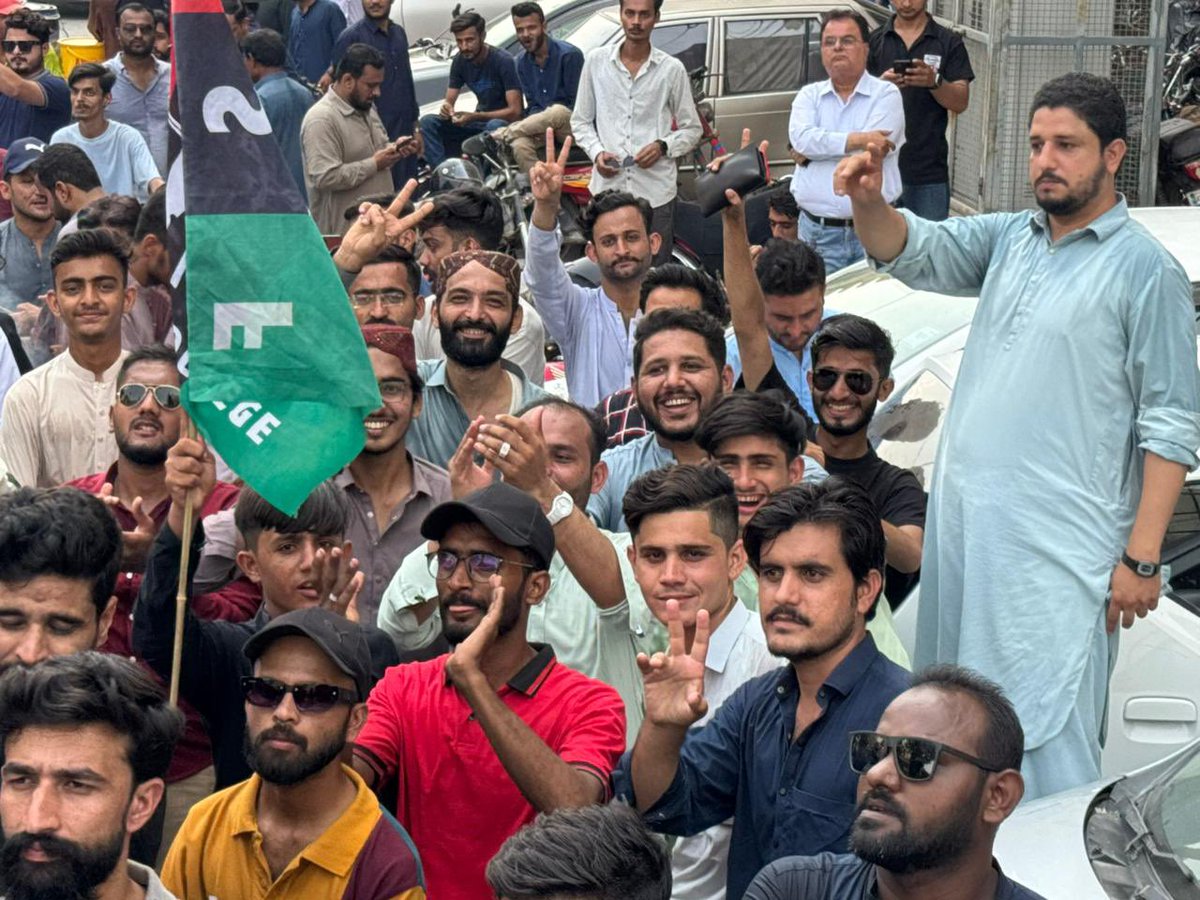 TalalChandio's tweet image. Proud to have joined the movement! Today&apos;s march by #PSF shows a powerful display of student unity, advocating for Constitutional Court &amp;amp; rights.
#StudentsDemandConstitutionalCourts
#ConstitutionalReforms