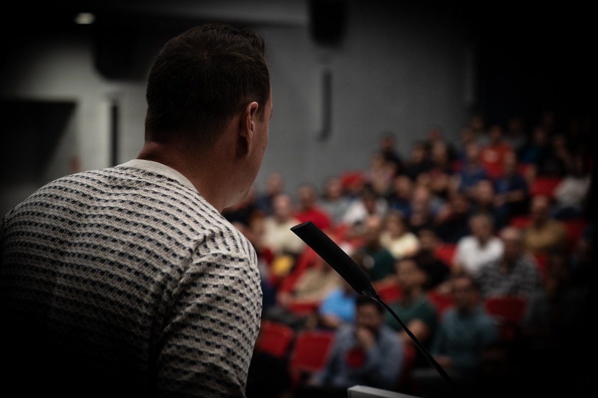🔴Más de 300 delegados y delegadas del Metal se pronuncian en la Asamblea por el Convenio.

💼Si la patronal no pone encima de la mesa elementos que posibiliten un acuerdo en el corto plazo, se movilizará a todo el sector.🔥🔥

💻Toda la info en
industriamadrid.ccoo.es/noticia:705934…