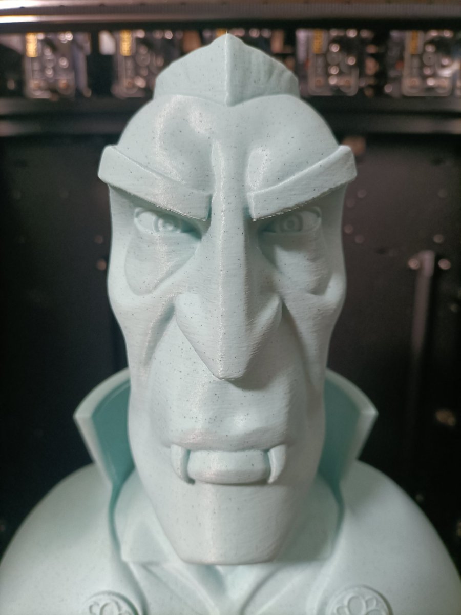 Printed a BIG OLD DRACULA 
On my <a href="/Prusa3D/">Prusa3D</a> XL and he came out GLORIOUS 😍🎃
In <a href="/Polymaker_3D/">Polymaker</a> PolyTerra slate marble.

now I need to get all the colours so I can go multi colour (we all know you never have enough Colours. Lol)

printables.com/model/1029141-…