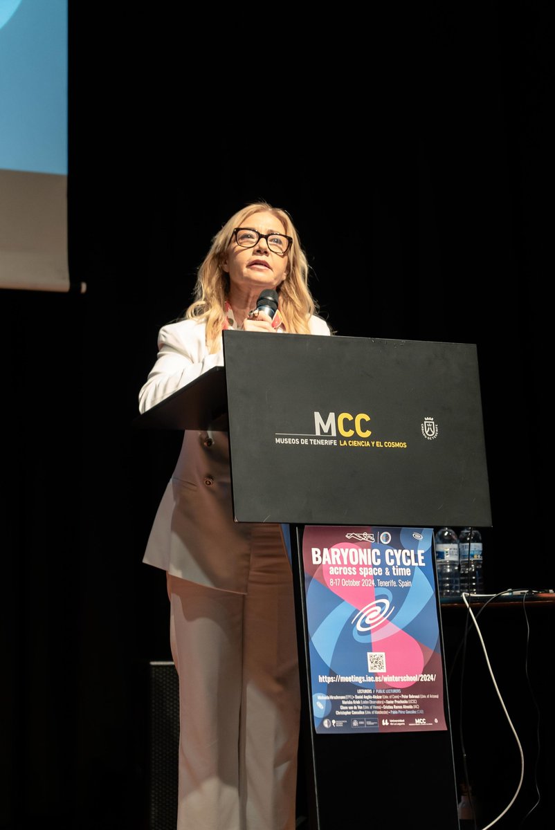 IAC_Astrofisica's tweet image. El director del IAC @vmpillet y la directora del Museo de la Ciencia y el Cosmos @AntoniaVarela59 abren la XXXV Canary Islands Winter School of Astrophysics.

🎇60 alumnos de 10 países comparten conocimientos en galaxias. 

🤭Ambos fueron alumnos de la escuela hace algunos años😅