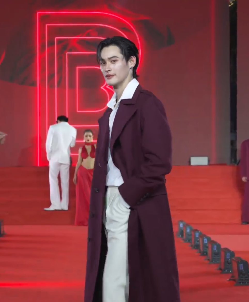 โห้วววววว หล่อละลาย หล่อใจจะวาย หล่อแวมไพร์ หล่อที่สุด พี่เก้าาาาา นพเก้า คัลเลน เดชาพัฒนคุณ 

KAONOPPAKAO WITH JUV
#KAOxBT13thAnniversary