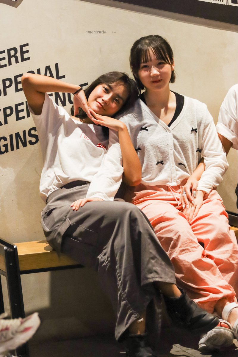 amortentia0213's tweet photo. 241008 Kuasa Gelap CGV FX

nyaman bersendar di bahu Kak Cocoa

#Freya #프레야  #フレヤ #JKT48 https://t.co/2TRuPGS9J0