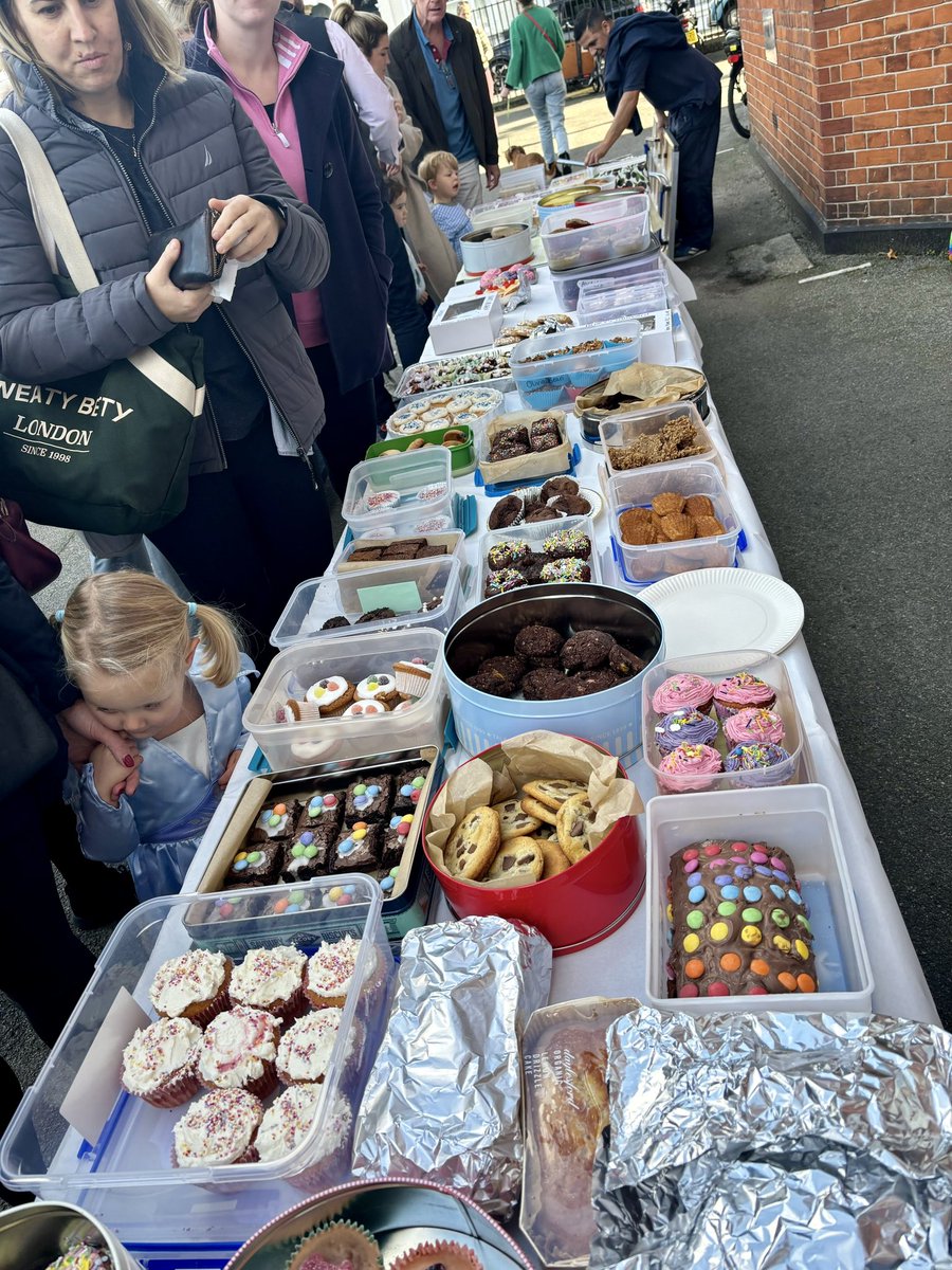 Thomas's Clapham (@thomassclapham) on Twitter photo Thank you to our PTA for organising a delicious cake sale and raising Ā£1057 for Thomasās Foundation! We were also able to take some baked goodies to <a href="/foodbankNorwood/">Lambeth and Croydon Foodbank</a> Thank you to our PTA for organising a delicious cake sale and raising Ā£1057 for Thomasās Foundation! We were also able to take some baked goodies to <a href="/foodbankNorwood/">Lambeth and Croydon Foodbank</a>