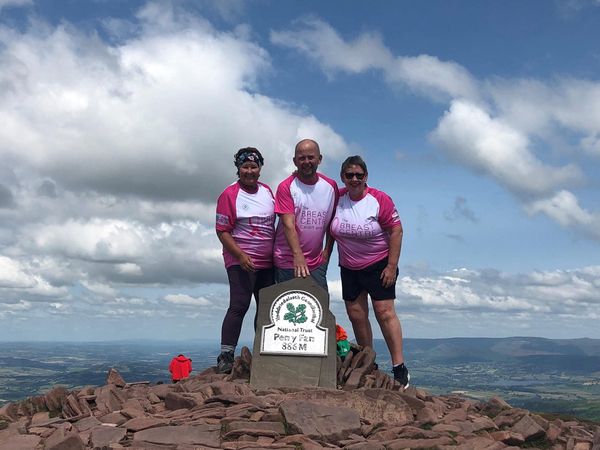 A special shout out to a couple of fundraisers who had signed up for the <a href="/CardiffHalf/">Cardiff Half 🏴󠁧󠁢󠁷󠁬󠁳󠁿</a> but were sadly forced to withdraw due to illness &amp; injury.
Victoria Higgins &amp; Hazel Dawson - a HUGE thank you for raising £812.50 between you,  benefitting all patients at <a href="/theBreastCentre/">Breast Centre Appeal</a>