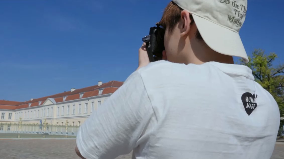 wonwoo enjoying his free time in berlin 🥹🖤