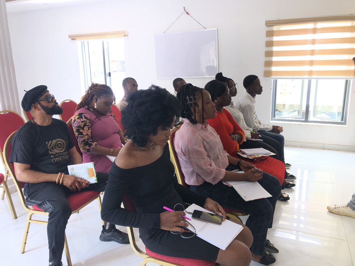 getkopropertiez's tweet image. A flash from today’s Tuesday training tagged “Traditional Marketing Techniques and Its Strategies 

 #SalesTraining #PipelineManagement #KayodeObembeAcademy #KOPropertiesLtd #video