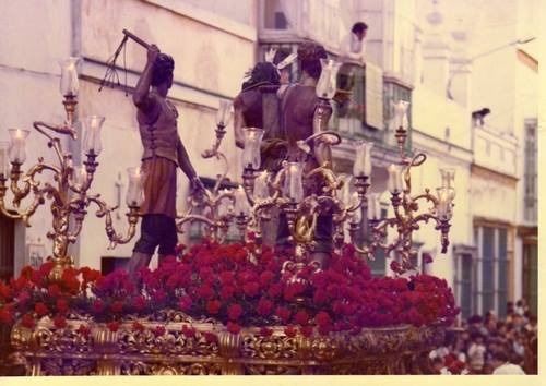 ⚪️⚫️NUESTRA HISTORIA⚫️⚪️ 
El domingo 10 de julio de 2011, por motivo del Centenario Fundacional de la Parroquia, se celebró la Procesión del "Corpus Chico de San Joaquín" por las calles de la Feligresía.