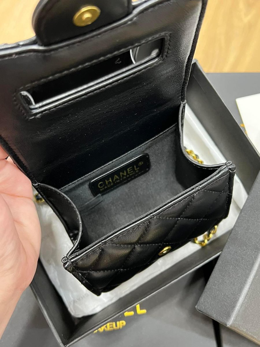 wts lfb authentic chanel vip gift bag
₱4,500 

onhand and ready to ship
lalamove/lbc