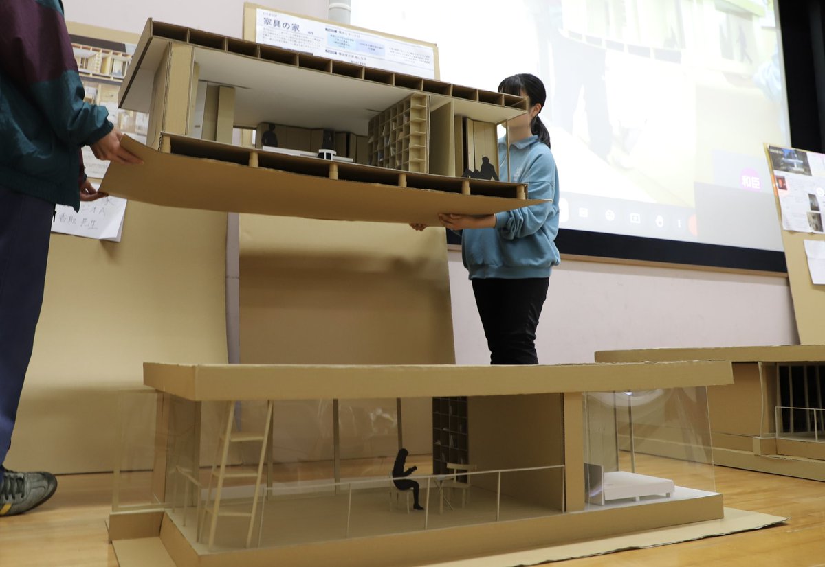 toyo_arch's tweet photo. 1/10名作住宅段ボール模型課題
今年はプリツカー賞受賞建築家の住宅です。
評価の高かった模型6選と集合写真。
各班図面をよく読み、2週間の期間でしっかりと仕上げました。 https://t.co/ejebTjbVzl