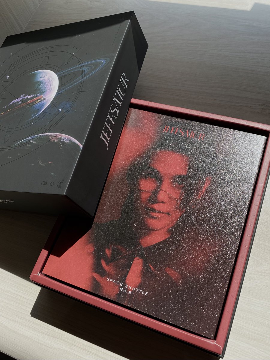 ieanzs's tweet photo. 🤩🪐 @jeffsatur 
#jeffsaturshuttlespaceno8album 
#jeffsatur #jeffsaturalbum https://t.co/07Z80I8fJS