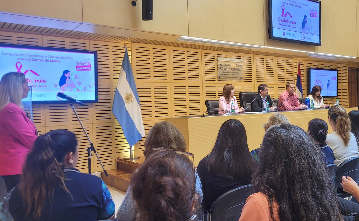 En el Salón de las Dos Constituciones de la Cámara de Representantes se realizan actividades como parte de la Campaña de Prevención y Concientización sobre el Cáncer de Mama.