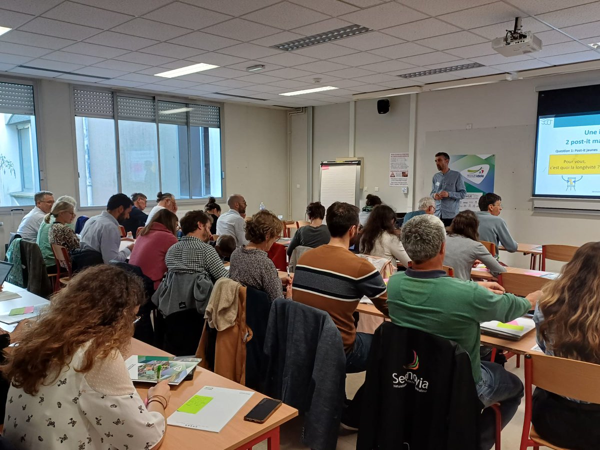 InstitutElevage's tweet photo. 🔴 Direct | Séminaire du projet #ALONGE
👉 Améliorer la #longévité des #vaches laitières 🐄 par une gestion raisonnée et choisie des réformes et du renouvellement
✅ 33 personnes
📌 A Angers
+ d'info : https://t.co/ags6aVzjEX
⏩ Avec notre collègue Julien Jurquet https://t.co/zKulUTH6Nl