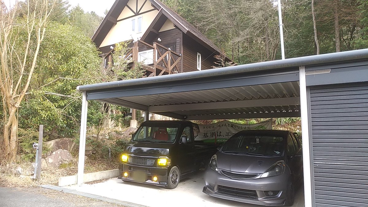 NoREGRETzero's tweet photo. 34歳、整備士兼営業、年収300万、妻、車4台、持家。 https://t.co/17v7RKHcVw