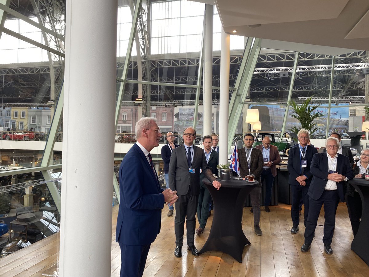 cdkfryslan's tweet photo. Mei 120 bestjoerders en ambtners út ⁦@provfryslan⁩ yn #Brussel. #Europapact en ⁦@VFG_Fryslan⁩. Sa stadich oan mear omtinken foar #europa! 👍 ⁦@frisodouwstra⁩ https://t.co/cffUcbi63B