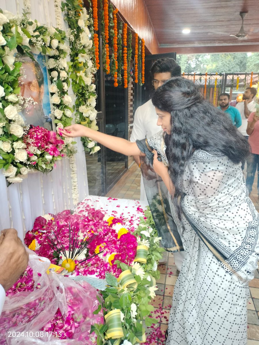 princerajpaswan's tweet photo. भारतीय सामाजिक न्याय की राजनीति एवं दलित, वंचितों और पिछड़ों की राजनीति के पुरोधा हमारे राजनीतिक आदर्श पद्मभूषण श्रद्धेय राम विलास पासवान जी की पुण्यतिथि पर कोटिशः नमन!
आज दिल्ली स्थित रालोजपा के केंद्रीय कार्यालय पर स्मृतिशेष बड़े पापाजी को भावभीनी श्रद्धांजलि अर्पित किए। https://t.co/VL6dkA7bzU