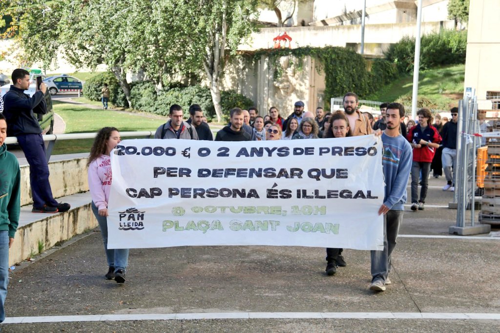 PAHLleida's tweet photo. ➡️ JUDICI FINALITZAT

Ens han ofert pactar reduint la multa i  assumint la responsabilitat dels fets.

Decidim no pactar, només acceptarem l'absolució 🔥 https://t.co/BYOqDceUsO