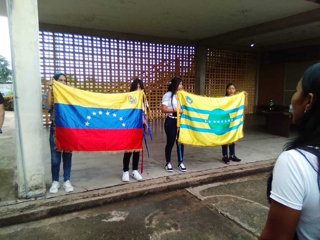 IncesBolivar2's tweet photo. Un total de  907 jóvenes y adultos regresaron a clase, en el liceo Inces Bolívar, listos para emprender un nuevo año lleno de aprendizaje y crecimiento. #AprendeLaTécnica
#pzo #Estudio #formación

@Incesocialista @WuikelmanAngelP https://t.co/JiulsLPQ3J