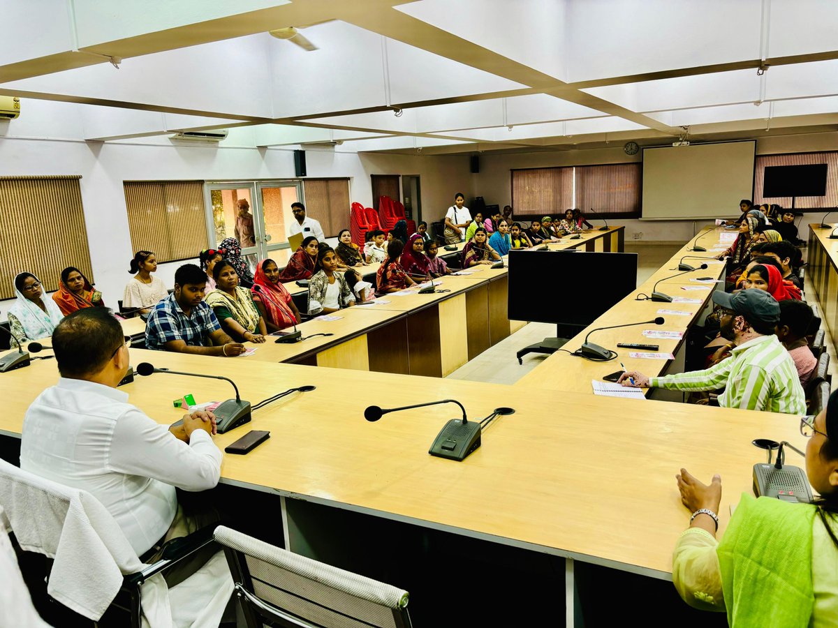 मिशन शक्ति अभियान फेज-5.0 के अंतर्गत शक्ति संवाद #shaktisamwad कार्यक्रम का आयोजन
#IGCD2024 #ShaktiSamwad <a href="/UPGovt/">Government of UP</a>  
<a href="/UPMahilaKalyan/">UP Mahila Kalyan</a> 
<a href="/dm_kannauj/">District Magistrate, Kannauj (Official)</a>