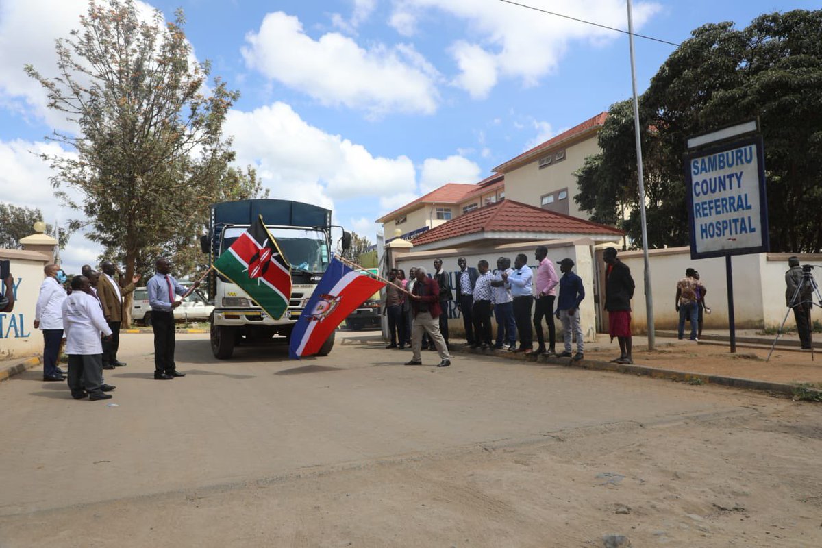 Kemsa_Kenya's tweet photo. Going #AboveAndBeyond to improve customers experience
Director Commercial Services Mr. Eliud Muriithi together with Samburu County leadership flagged off medical supplies worth Ksh.50.9m to 93 public health facilities.
#WeAreBecauseYouAre
#HappyCustomerServiceWeek2024 https://t.co/yKDyTurxiG
