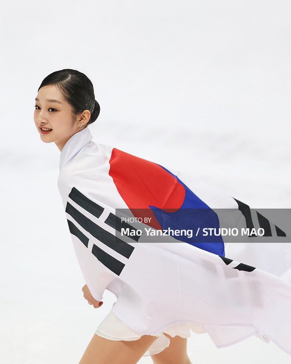 진짜 뭔 화보같네............ 지아 미모에 감탄하는중