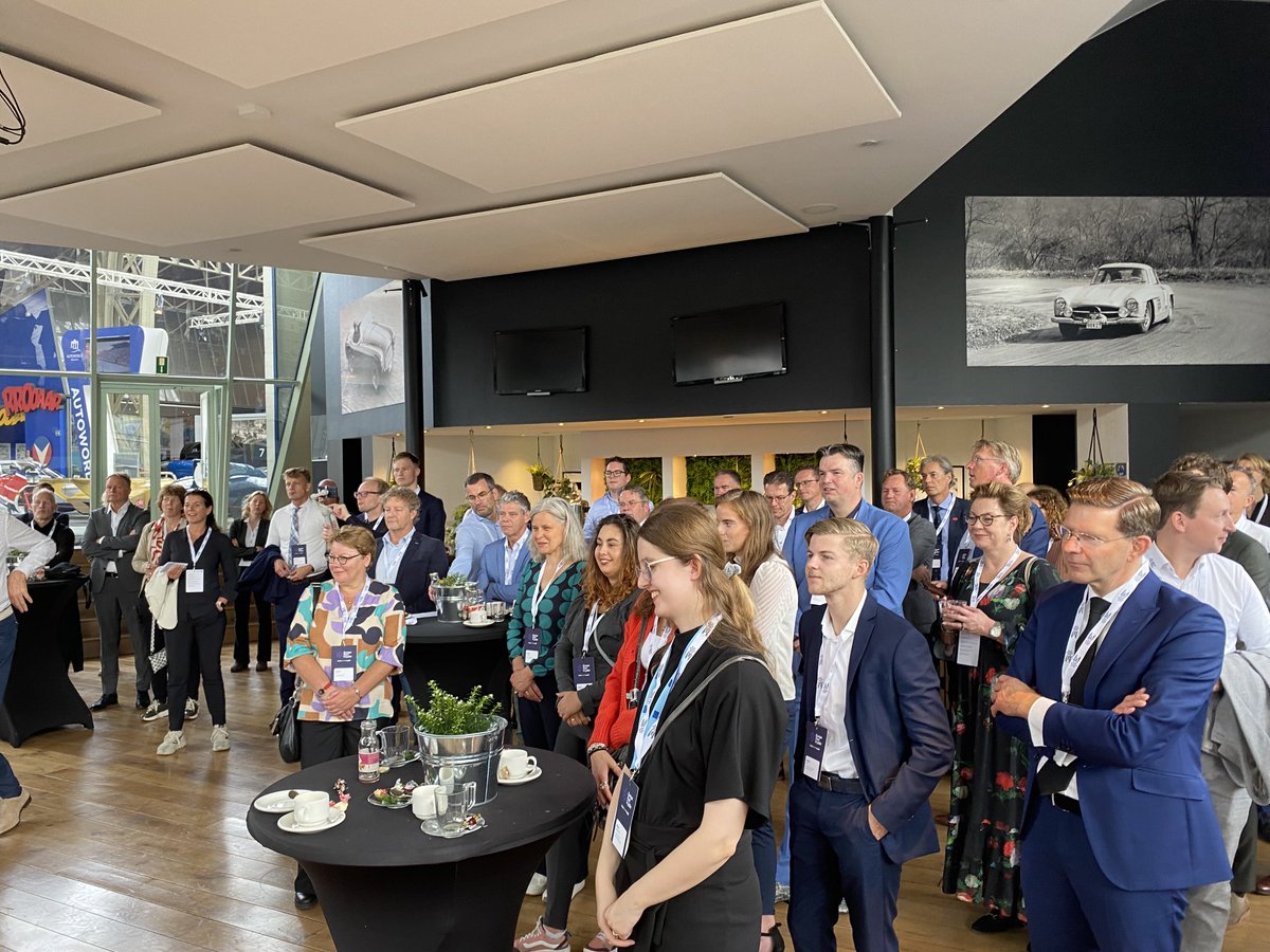 Mei 120 bestjoerders en ambtners út ⁦<a href="/provfryslan/">Provincie Fryslân</a>⁩ yn #Brussel. #Europapact en ⁦<a href="/VFG_Fryslan/">VFG Fryslan</a>⁩. Sa stadich oan mear omtinken foar #europa! 👍 ⁦<a href="/frisodouwstra/">Friso Douwstra ‏</a>⁩