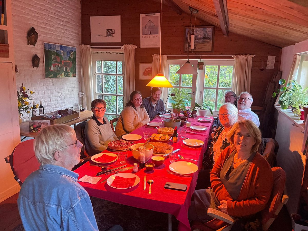 Gisteren bespraken we onder het genot van een hapje en een drankje de eerste helft van de raadsperiode en de aanloop naar de komende gemeenteraadsverkiezingen. Henk Teusink, bedankt voor de gastvrijheid en het lekkere eten! 🍽️