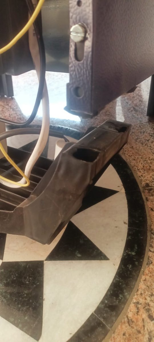 rk0010430's tweet image. &quot;I received a damaged product from @amazonIN and their return process isn&apos;t working. It doesn&apos;t allow me to upload photos, and customer service sent a link that also fails. Very disappointed in this experience. #AmazonIssues #CustomerServiceFail&quot;