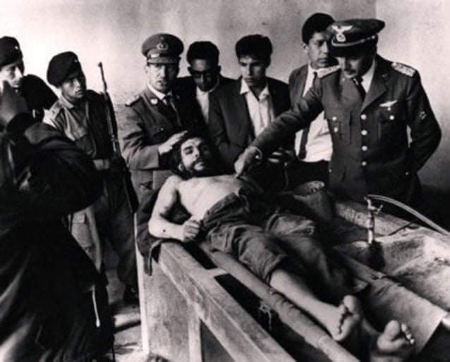 Director_Lajas's tweet photo. "Semidesnudo el poderoso pecho de fusil y palabra,
de ardiente vendaval y lenta rosa. No hay descanso.
¡Salud Guevara!" #Cuba #CheVive #ChePresente https://t.co/hE6mHeKX91