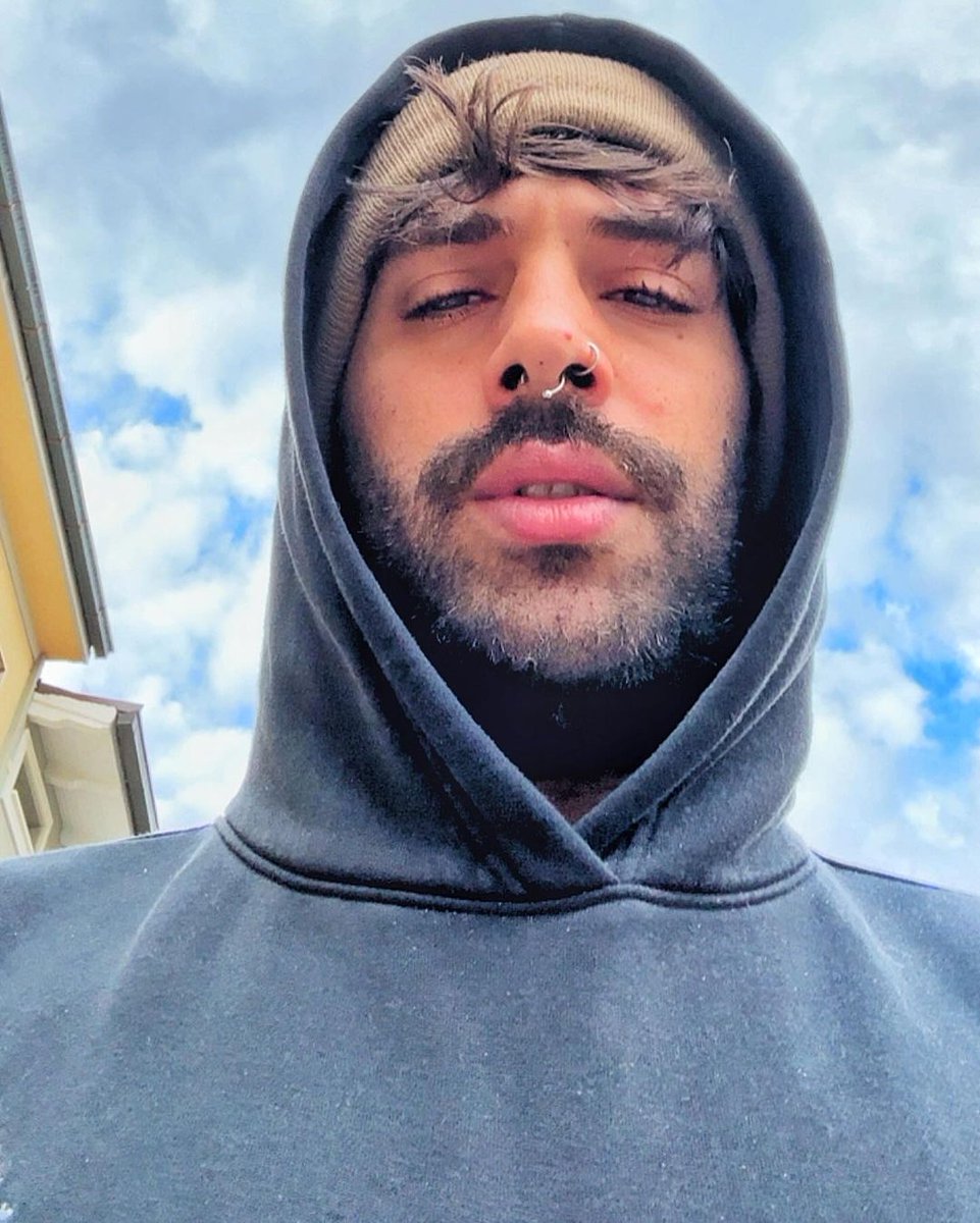 bu aralar bu kişiyim