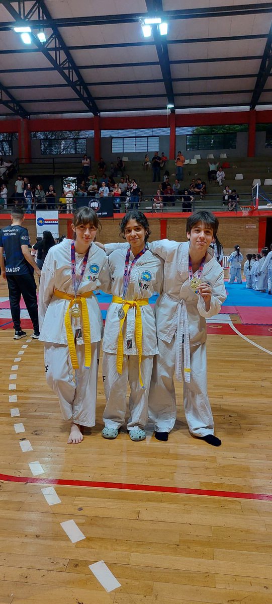 sndpy's tweet image. #EscuelasDeportivas🙌🏽

#TaekwonDoITF🥋 • Nuestros alumnos artemarcialistas en formación se destacaron en el Torneo Interclubes celebrado este fin de semana en San Lorenzo👊🏼💥

Isabella Rodriguez 🥇
Lucas Segovia 🥇 
Camila Fleitas 🥈

Felicidades chicos💪🏻🥳👍🏻

#ElDeporteNosUne🤝