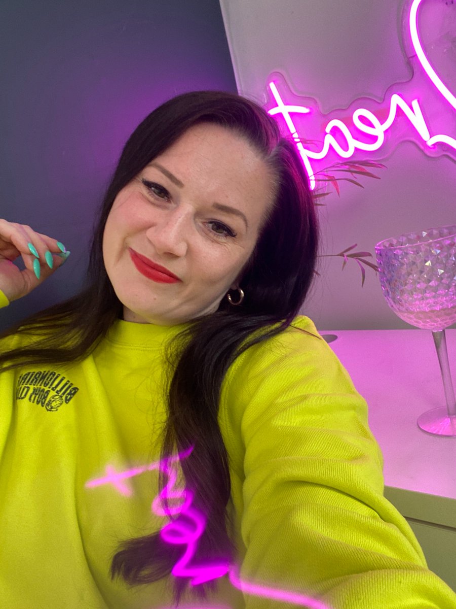 👋 Hi everyone! I’m Rhiannon, reintroducing myself! I started as an actor and now create films while helping businesses craft their own videos. 🎬 Let’s connect and bring your vision to life! #Filmmaking #VideoProduction #Storytelling