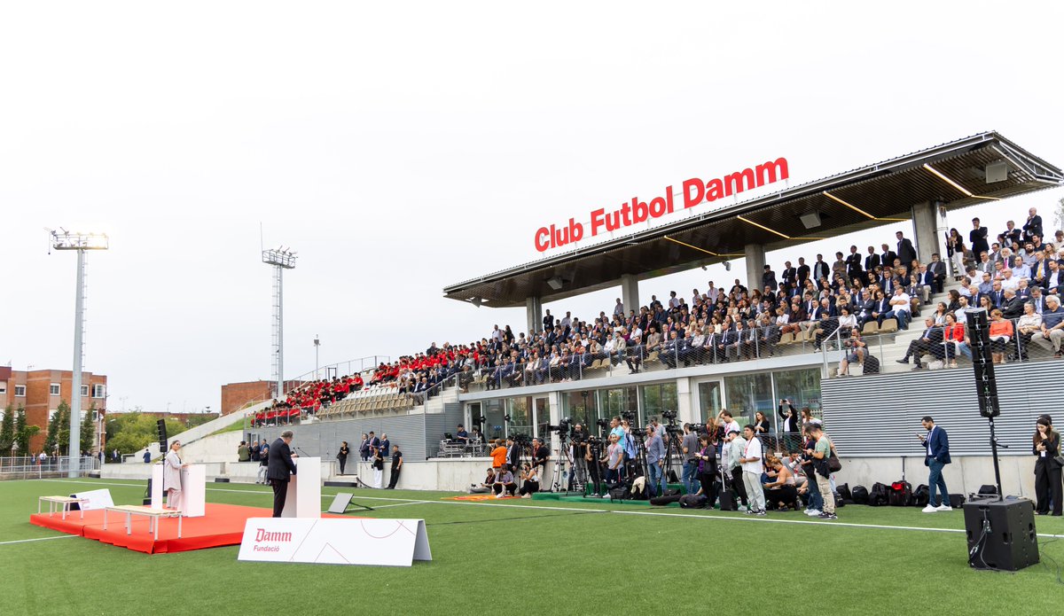 Fundacio_Damm's tweet photo. Moltes gràcies a totes les persones que ens vau acompanyar ahir en un dia tan especial! Estem molt agraïts pel suport continuat de les famílies, jugadors i jugadores, autoritats i tots els amics del @CFDamm. 

Junts, fem créixer el futbol! ⚽️ 

#CiutatEsportivaDamm https://t.co/sPOAPqeuTh